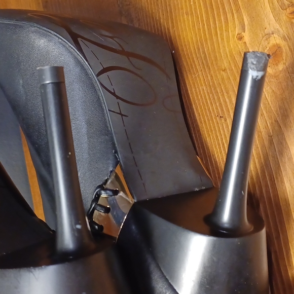 Fergie heels - Picture 8 of 14